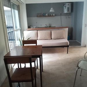 Alegre Y Practico Departamento En Recoleta
